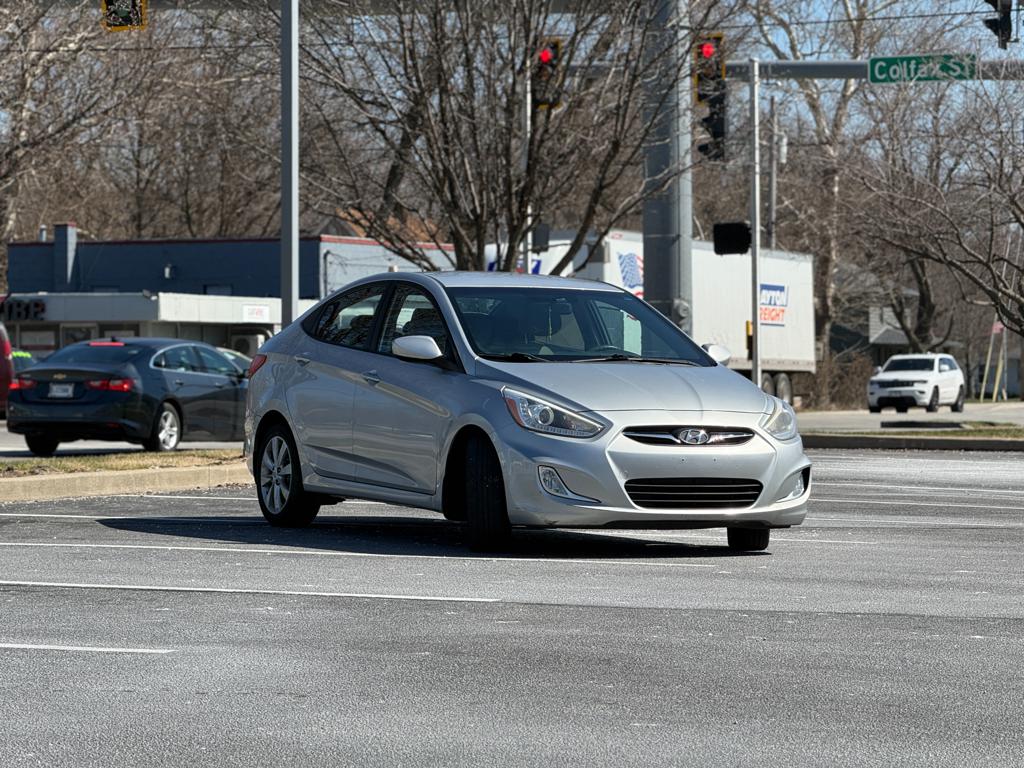 2014 Hyundai Accent — photo 1