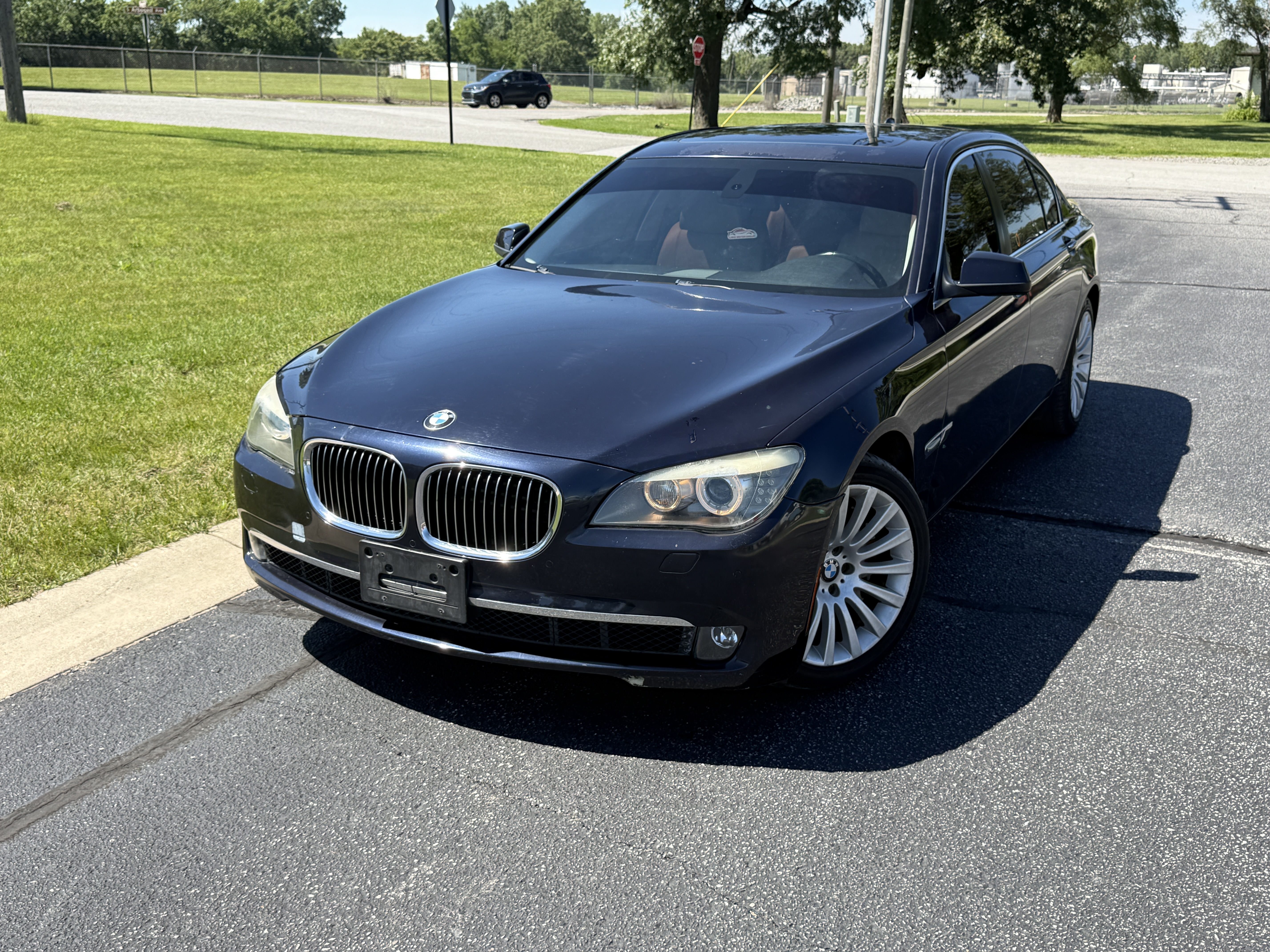2012 BMW 750 — photo 1