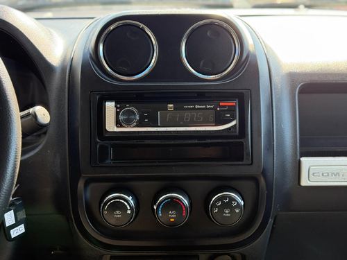 2017 Jeep Compass — photo 27