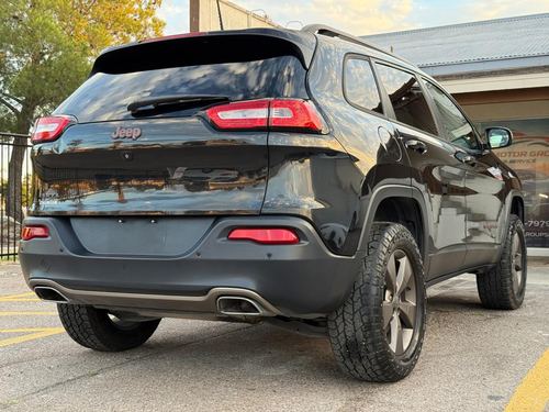 2016 Jeep Cherokee — photo 10