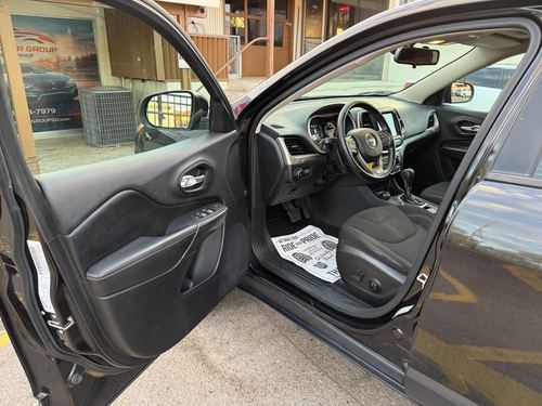 2016 Jeep Cherokee — photo 16