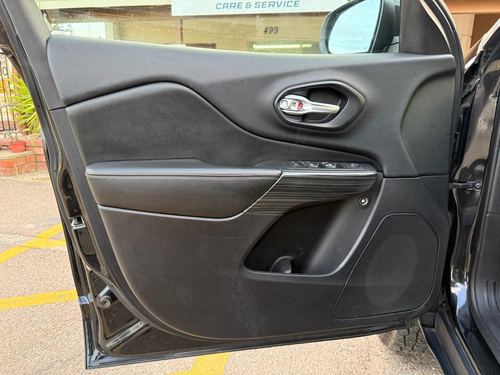 2016 Jeep Cherokee — photo 17