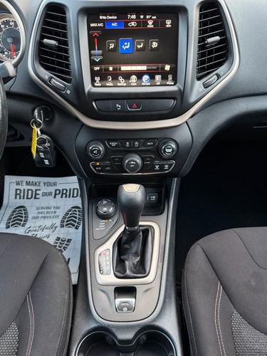 2016 Jeep Cherokee — photo 22