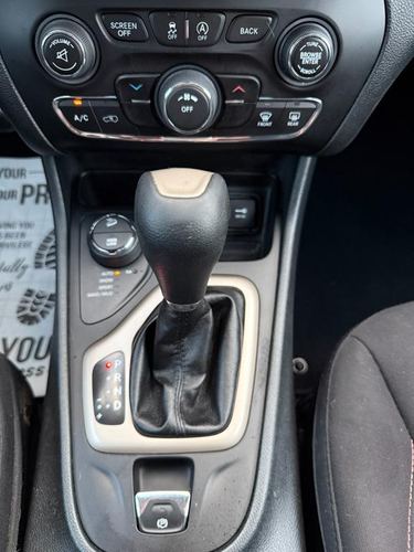 2016 Jeep Cherokee — photo 23