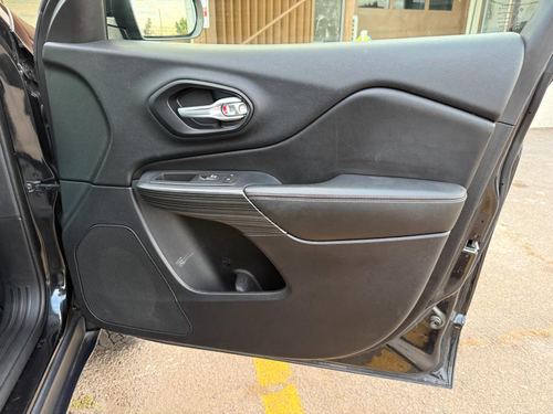 2016 Jeep Cherokee — photo 29
