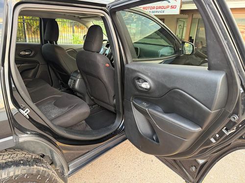 2016 Jeep Cherokee — photo 31