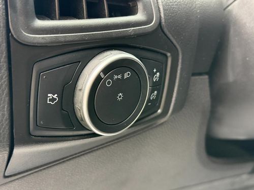 2015 Ford Focus — photo 25