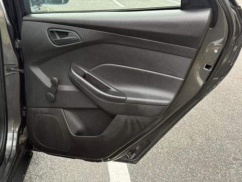 2015 Ford Focus — photo 30