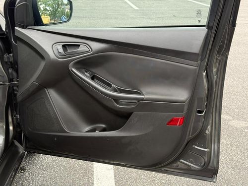2015 Ford Focus — photo 34