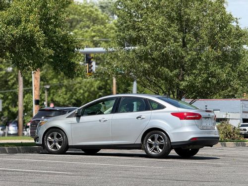 2017 Ford Focus — photo 12