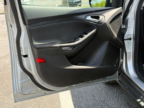 2017 Ford Focus — photo 21