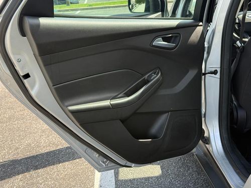 2017 Ford Focus — photo 22
