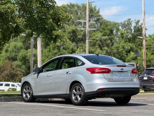 2017 Ford Focus — photo 28