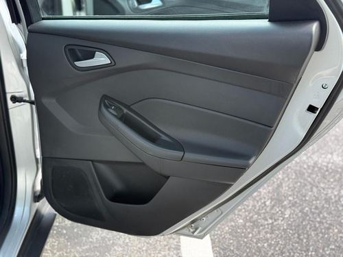 2017 Ford Focus — photo 43