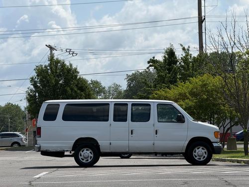 2007 Ford E350 — photo 8