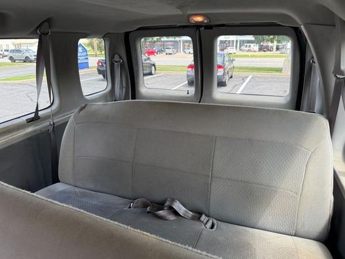 2007 Ford E350 — photo 16