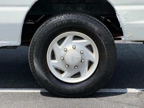 2007 Ford E350 — photo 22