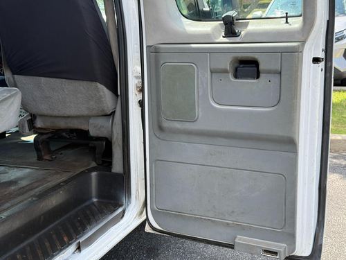 2007 Ford E350 — photo 30