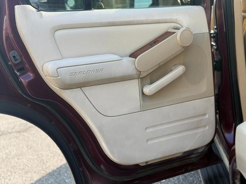 2006 Ford Explorer — photo 28