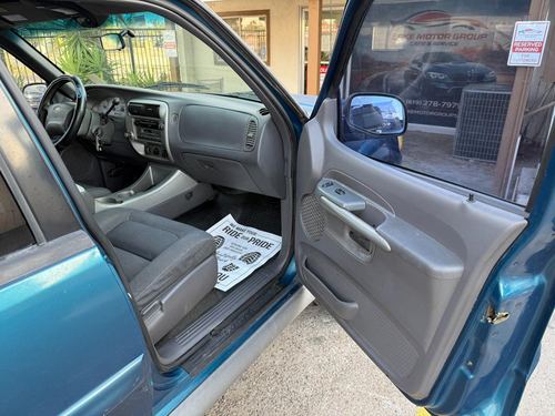 2001 Ford Explorer — photo 28