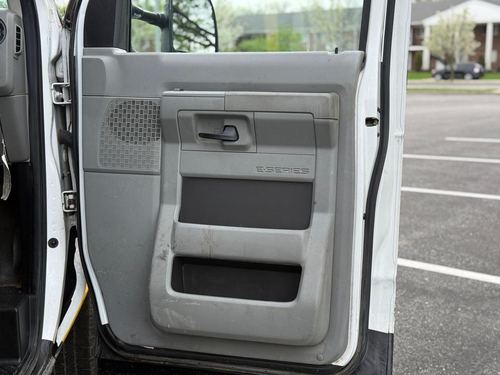 2012 Ford E350 — photo 13