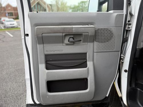 2012 Ford E350 — photo 15