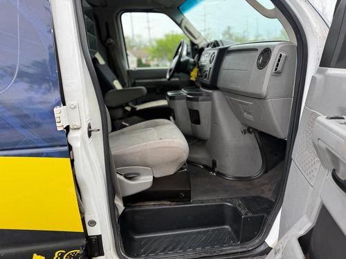 2012 Ford E350 — photo 16