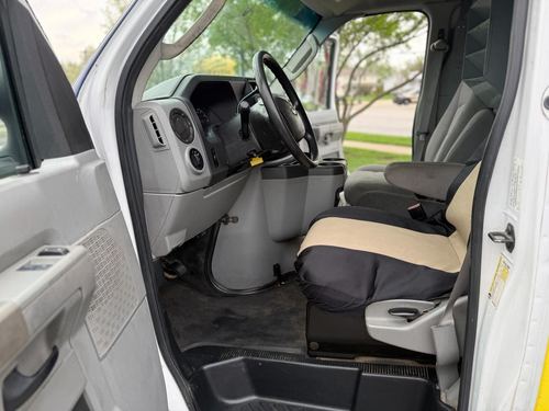 2012 Ford E350 — photo 17