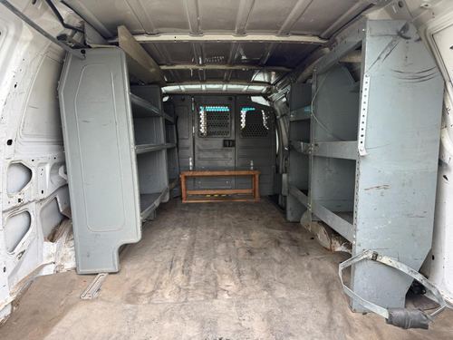 2012 Ford E350 — photo 22