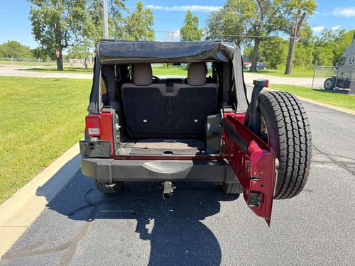 2011 Jeep Wrangler — photo 12