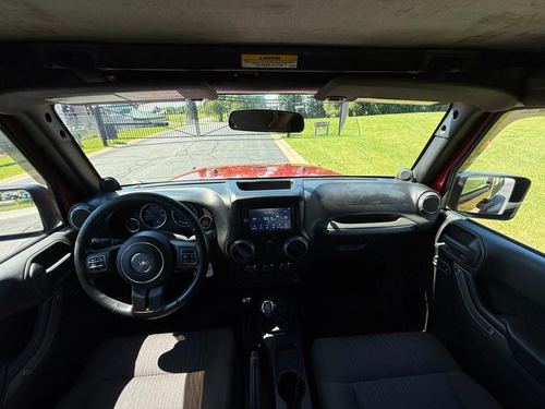 2011 Jeep Wrangler — photo 27