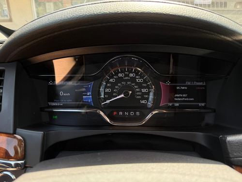 2016 Lincoln MKS — photo 21