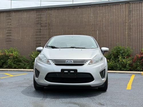 2013 Ford Fiesta — photo 4
