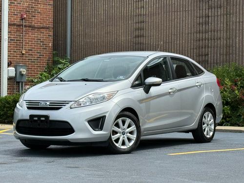 2013 Ford Fiesta — photo 8