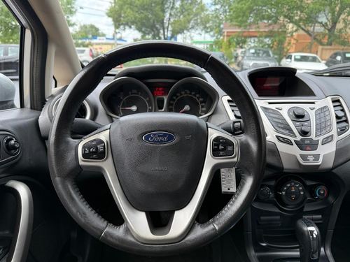2013 Ford Fiesta — photo 9