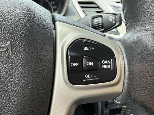 2013 Ford Fiesta — photo 13