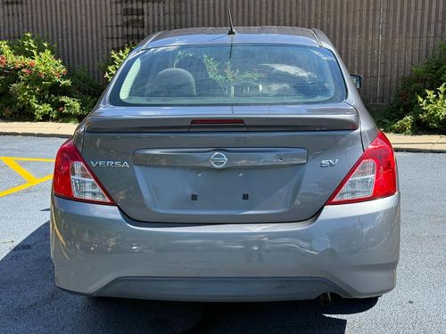2017 Nissan Versa — photo 10