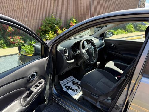 2017 Nissan Versa — photo 13