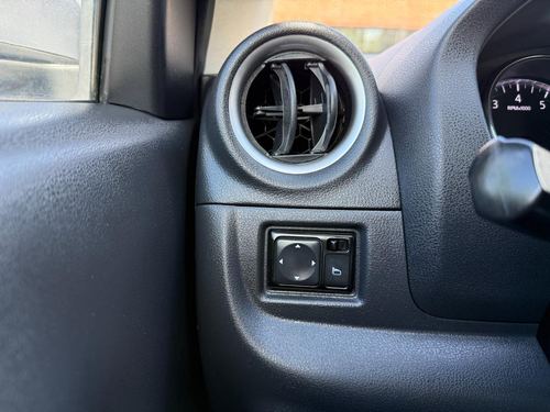 2017 Nissan Versa — photo 22