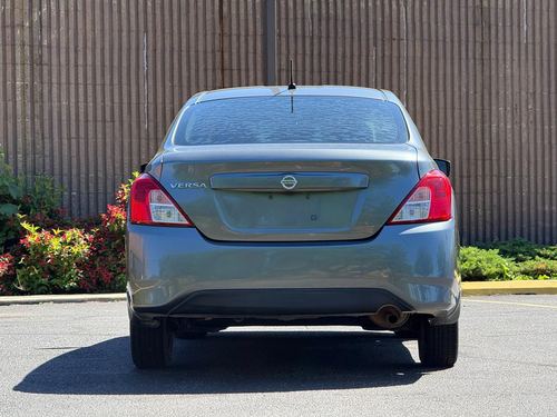 2017 Nissan Versa — photo 11