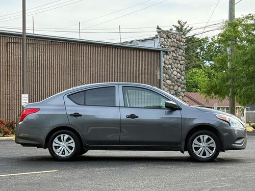 2017 Nissan Versa — photo 21