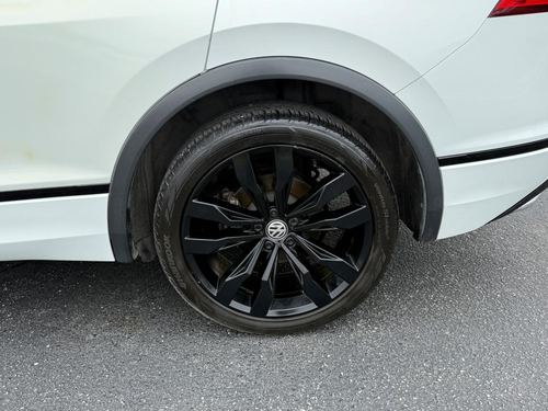 2021 VW Tiguan R-Line — photo 9