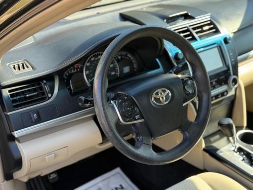 2014 Toyota Camry — photo 19