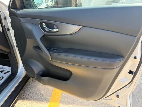 2016 Nissan Rogue — photo 24