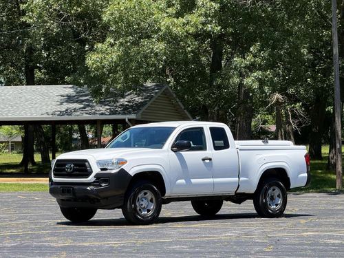 2020 TOYOTA TACOMA — photo 2