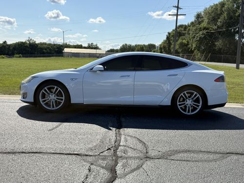 2015 Tesla S70D — photo 16