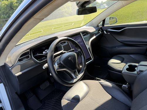 2015 Tesla S70D — photo 32