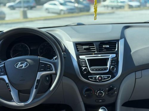 2014 Hyundai Accent — photo 7