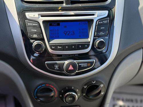 2014 Hyundai Accent — photo 10