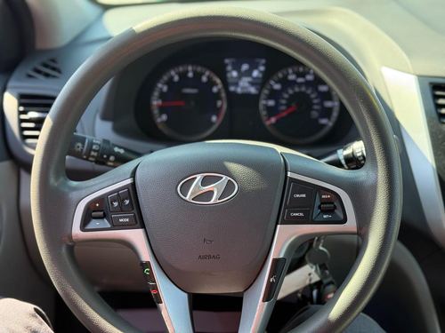 2014 Hyundai Accent — photo 14